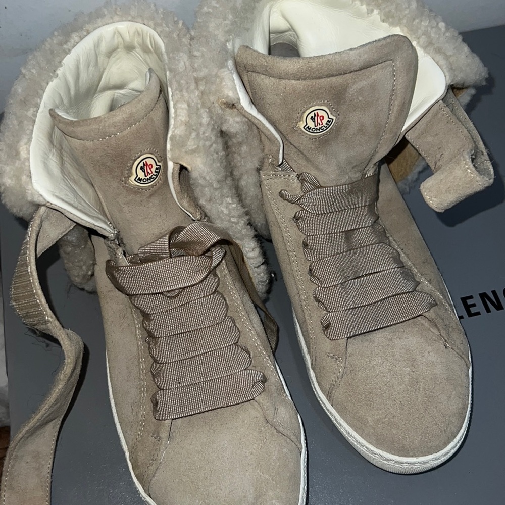 Moncler sneakers• Euro size: 38• US size: 8. Fur. Genuine interior leather